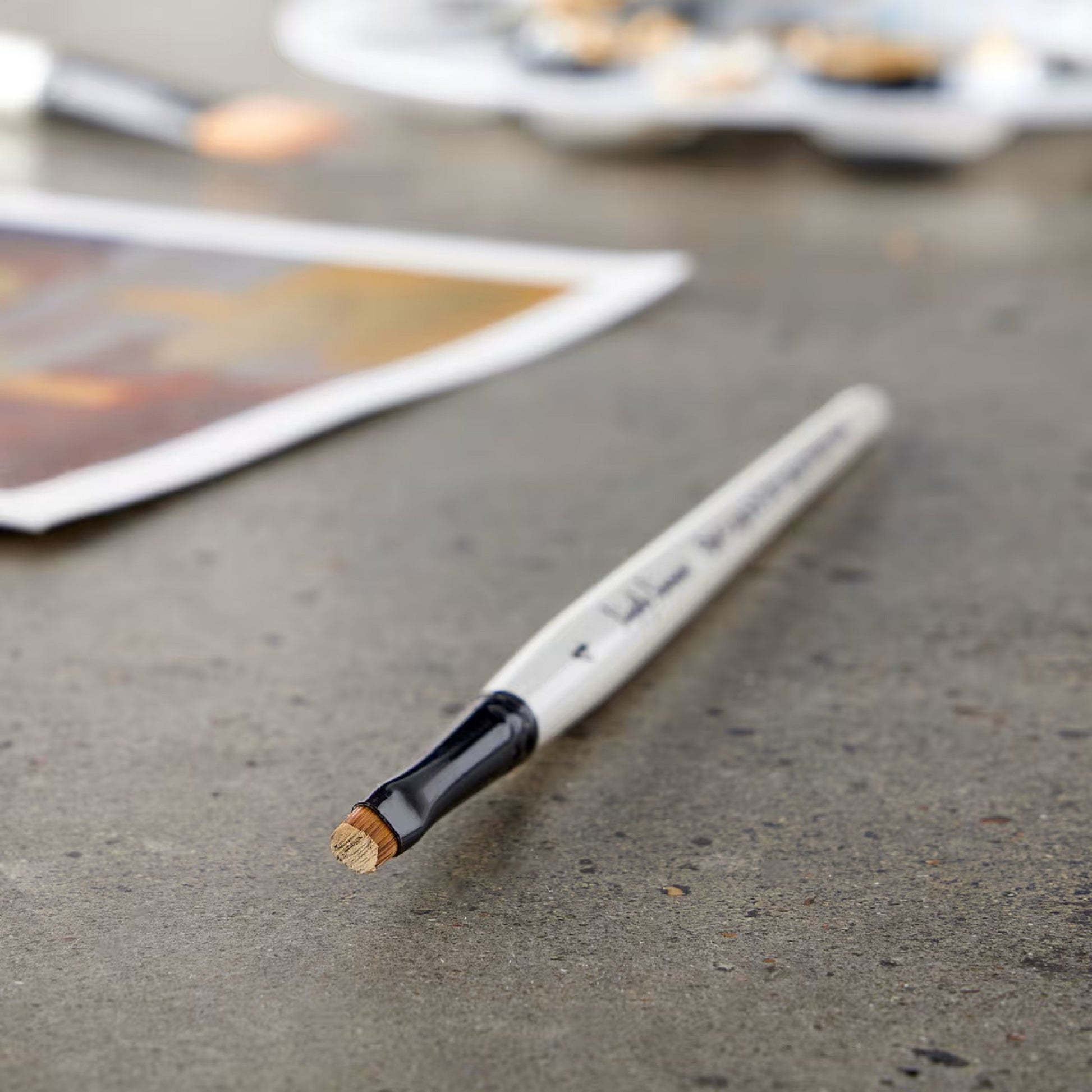 Simply Simmons Short Handle Filbert Brush